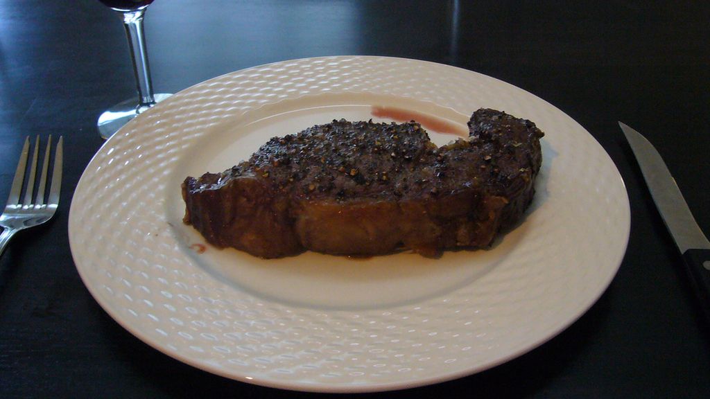 Opiekane steki z karkówki wołowej (mięso i tłuszcz, II klasa mięsa)