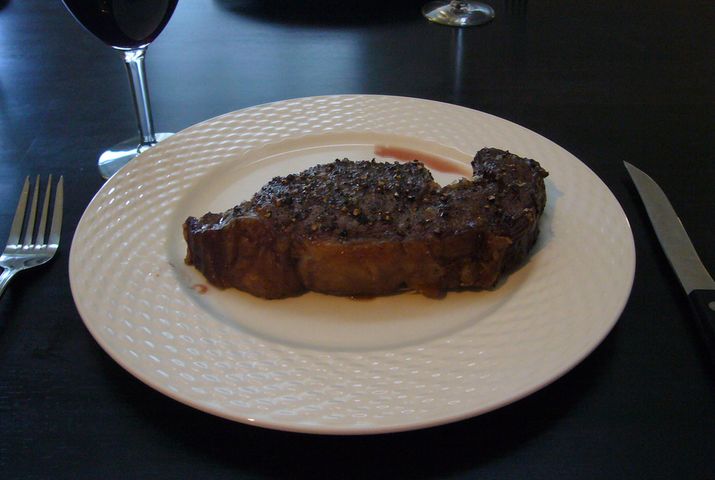 Opiekane steki z karkówki wołowej (mięso i tłuszcz, II klasa mięsa)