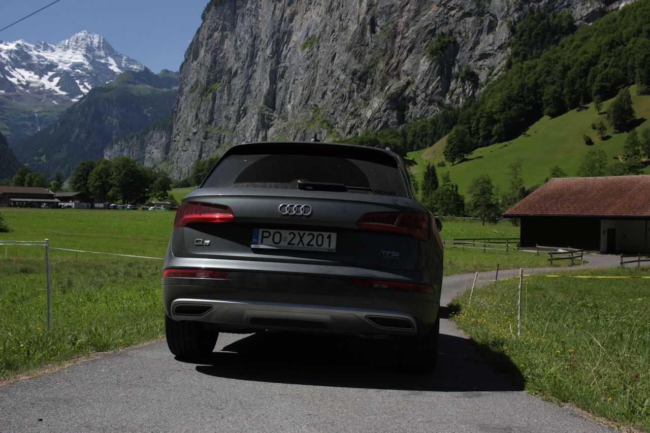 Audi Q5 po Szwajcarii: kolejka, snycerstwo i Rivendell