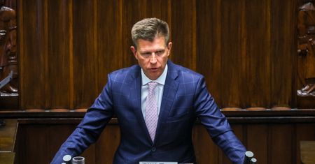 Petru zamiast Hołowni? Chce "łowić" wyborców Konfederacji