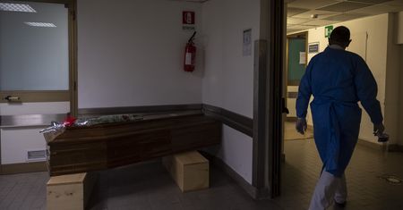 Łapówki i koneksje. Pandemia pokazała, że korupcja w UE ma się całkiem dobrze