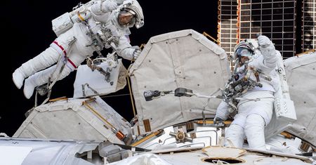 Problemy z kombinezonami na ISS. Niektóre są dwa razy starsze niż stacja