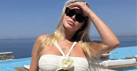 Muśnięta greckim słońcem Ola Ciupa pręży się w bikini za 4,5 tysiąca złotych