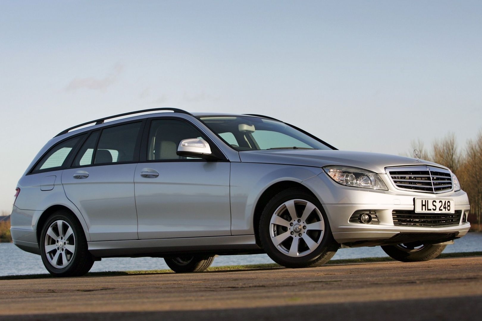 Mercedes C180 kompressor (W204) to nowoczesne auto z dość prostym silnikiem. Lepiej jednak unikać odmian oznaczonych jako CGI.