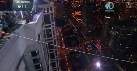 Nik Wallenda zadziwił świat podniebnym spacerem
