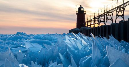 Hipnotyzujący widok na jeziorze Michigan. Wiosna zawitała tam na dobre