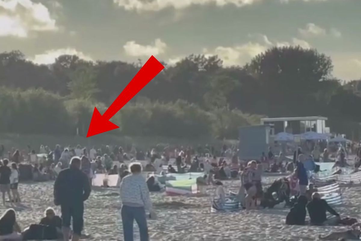 19:00 na plaży we Władysławowie. Tłum. Czekają na zaćmienie Słońca