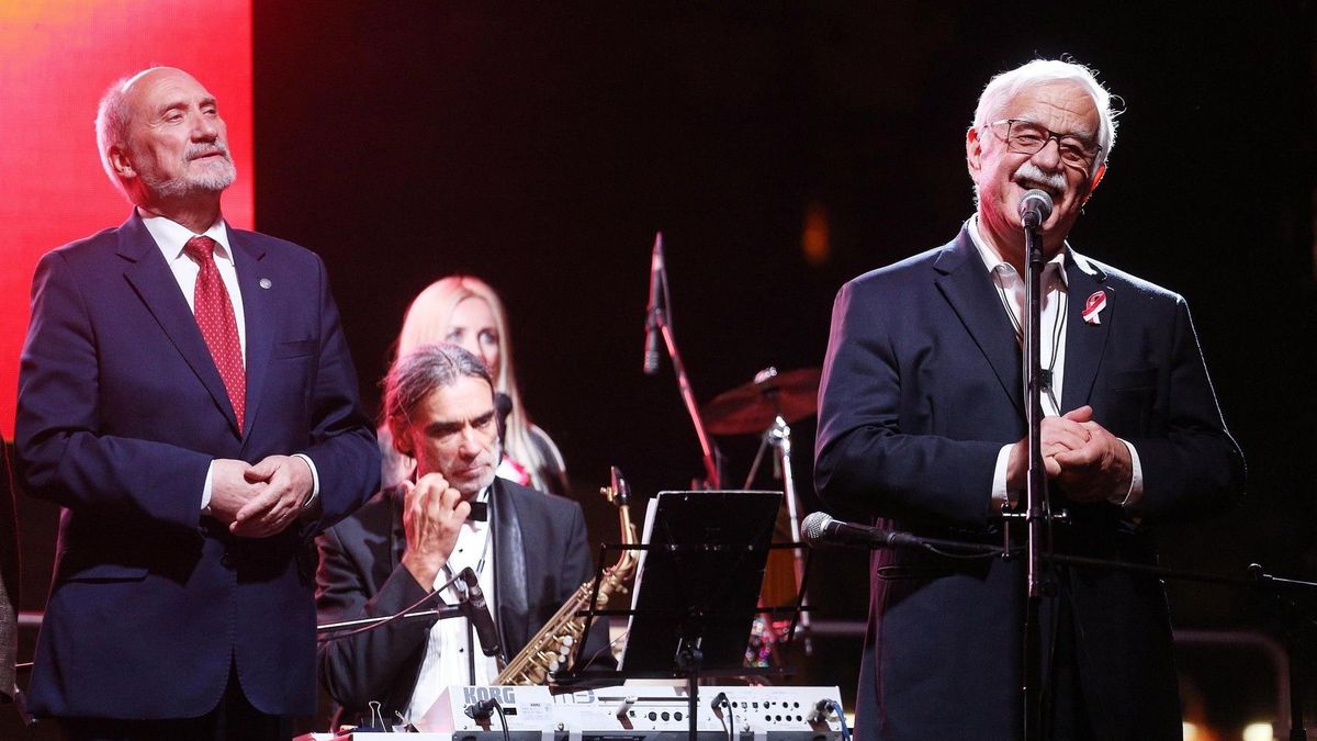 Jan Pietrzak śpiewa ostatnio na wielu organizowanych przez państwo imprezach.