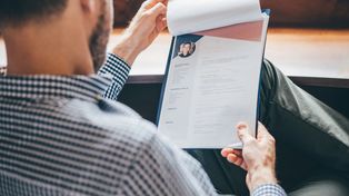 Wysyłają dziesiątki CV, czekają miesiącami. Coraz trudniej tu o pracę
