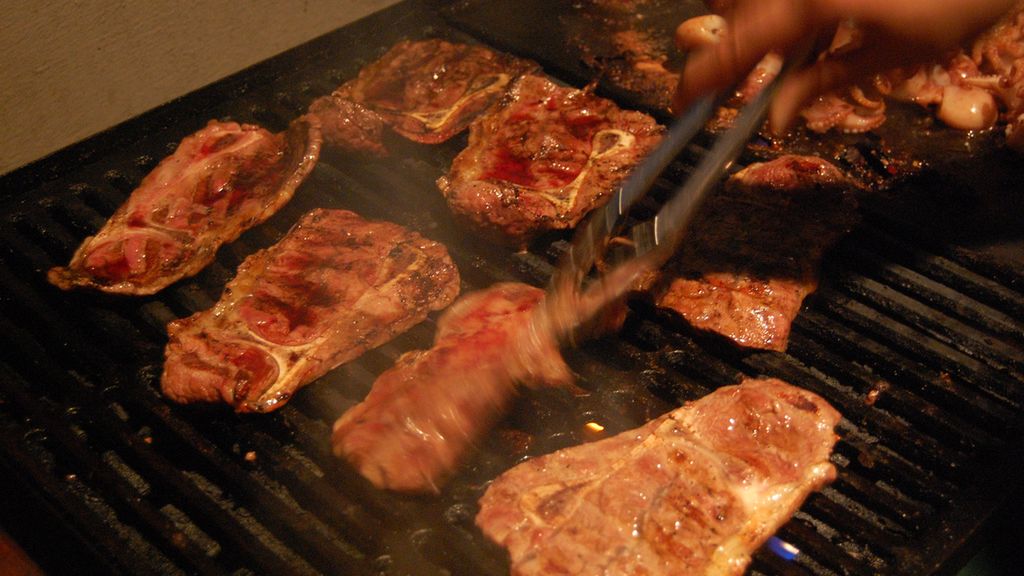 Opiekane steki z karkówki wołowej (mięso i tłuszcz, III klasa mięsa)