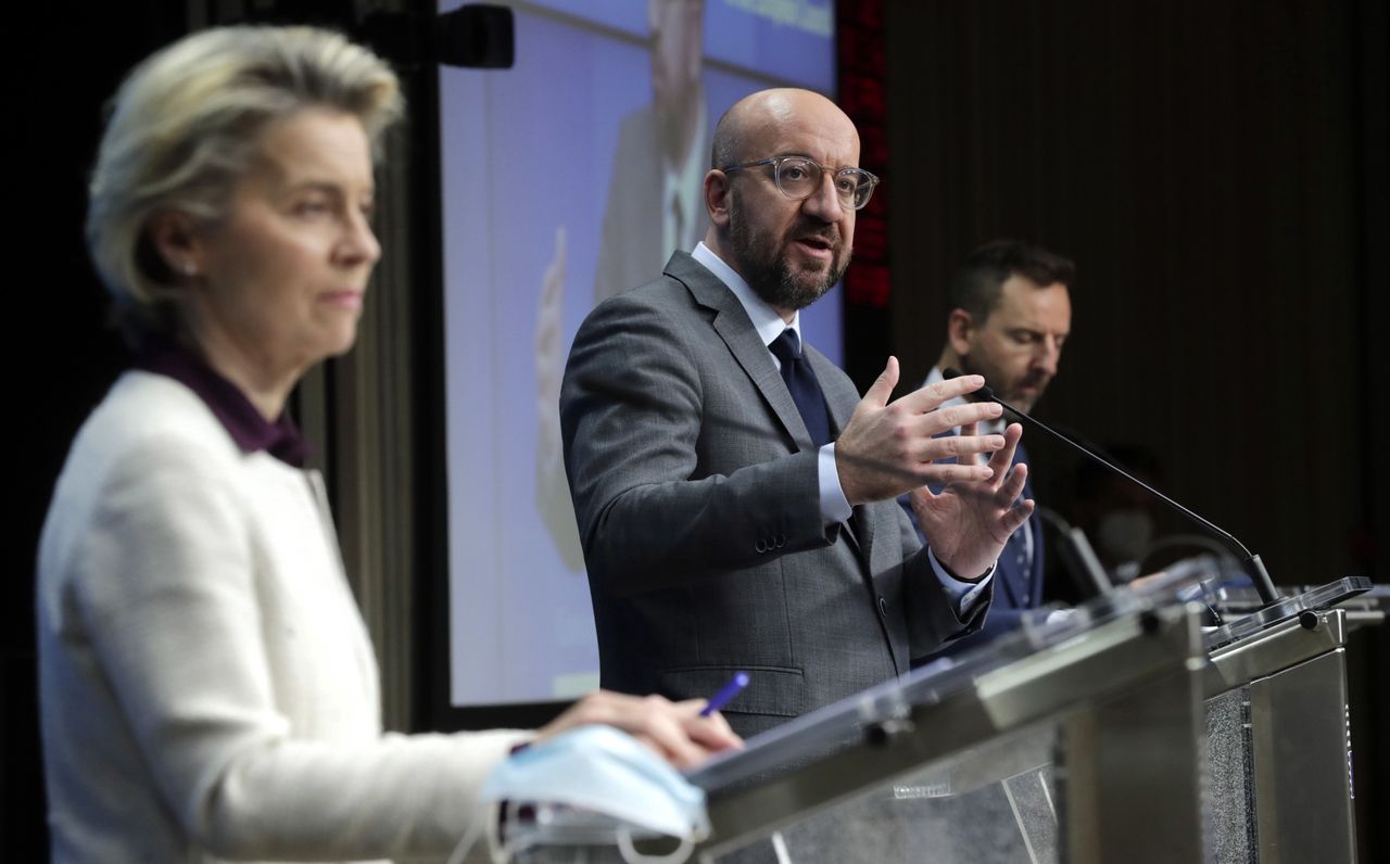 Bruksela. Ursula von der Leyen oraz Charles Michel podczas konferencji prasowej