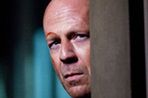 Bruce Willis manipuluje Forestem Whitakerem