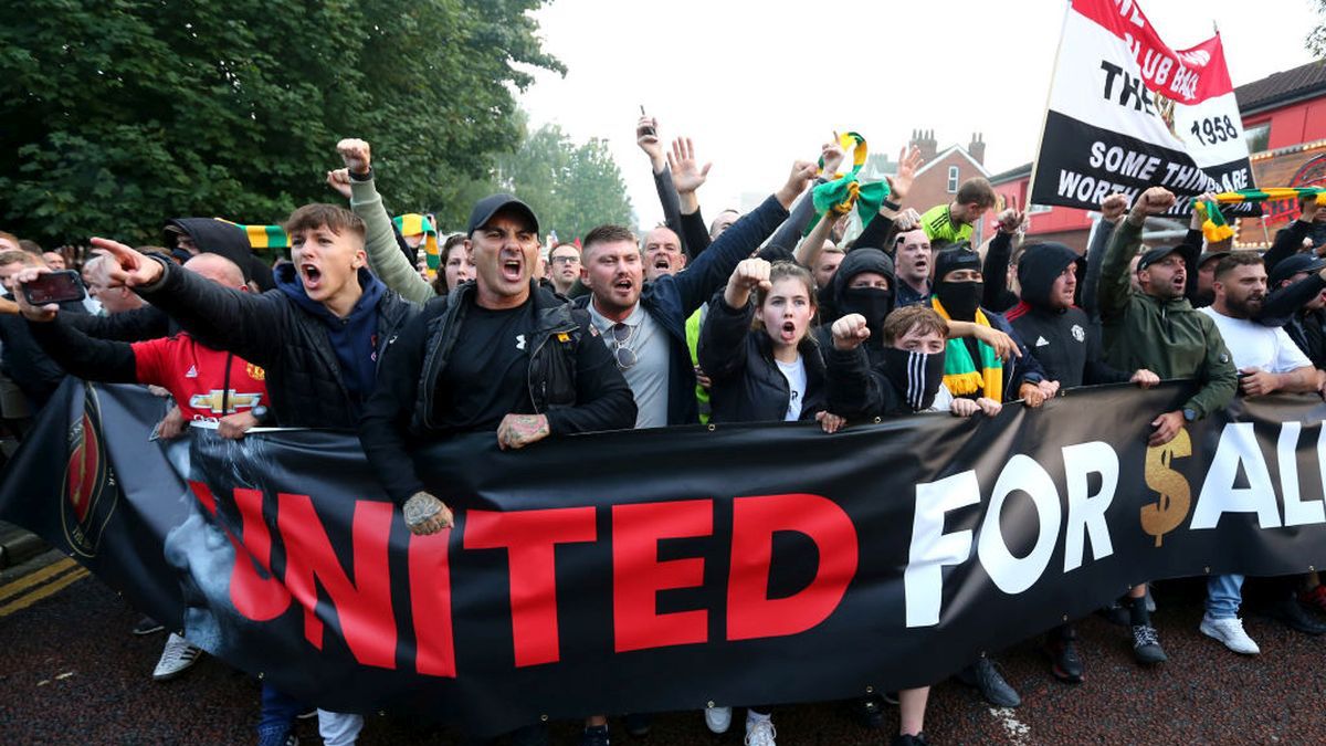 Getty Images / Jan Kruger / Na zdjęciu: protestujący kibice Manchesteru United