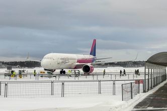 Lotnisko w Modlinie odkopane ze śniegu. PAŻP: ruch samolotów został przywrócony
