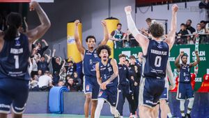 Seria 11-0 wstrząsnęła Stalą. Dziki wciąż świetne