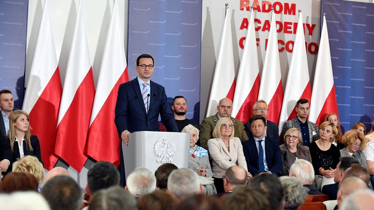Mateusz Morawiecki w czasie przemówienia w Radomiu.