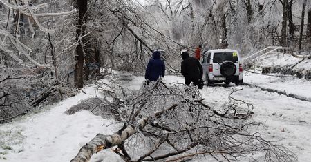 Armagedon pogodowy. 150 tys. osób bez prądu i ciepłej wody. Są ofiary