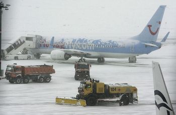 "Tryb zimowy" w Niemczech. Wielkie utrudnienia na lotnisku