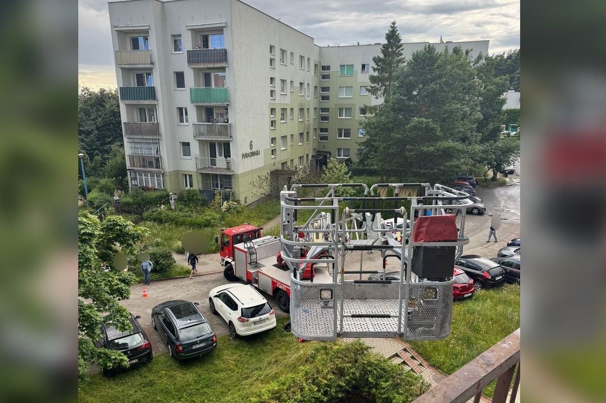 Gdynia: 80-letnia kobieta leżała nieruchomo na balkonie. Interweniowały służby ratunkowe