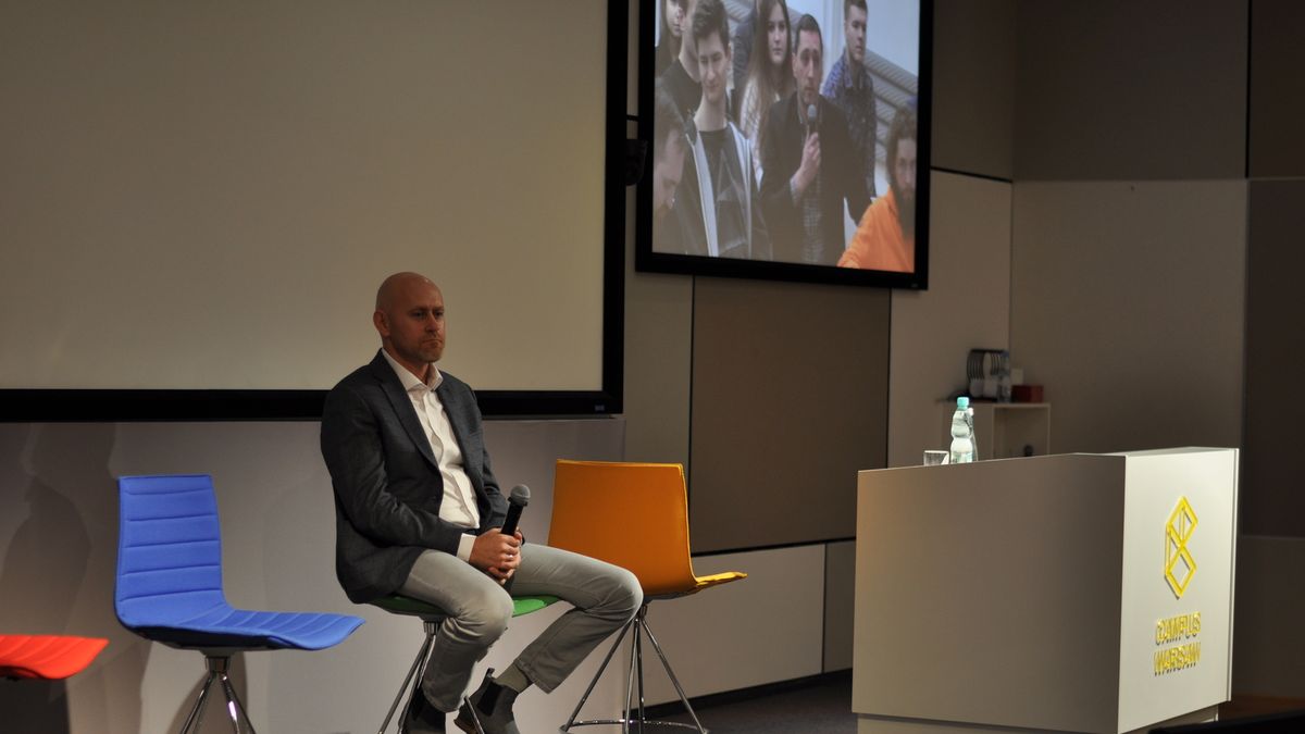 Kiedy Maciej Panek opowiada historię swojego życia, udowadnia, że nie ma takiej sytuacji, z której nie można się wykaraskać.