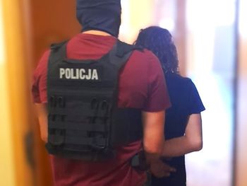 Kościerzyna: Chciał, by zastrzeliła męża. Potem groził jej i dzieciom
