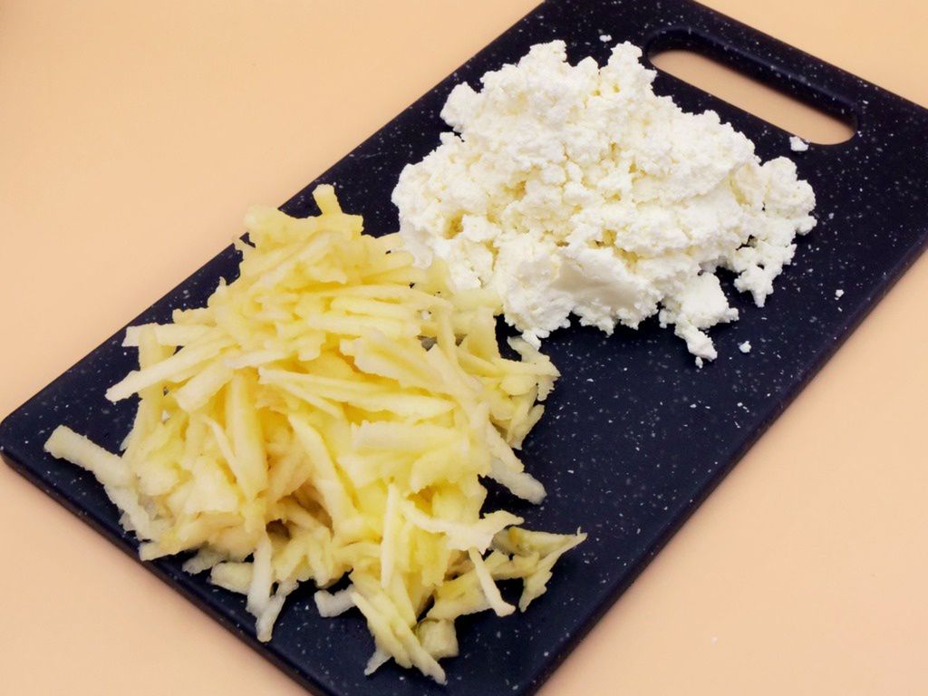 ryz zapiekany z twarogiem i jablkiem