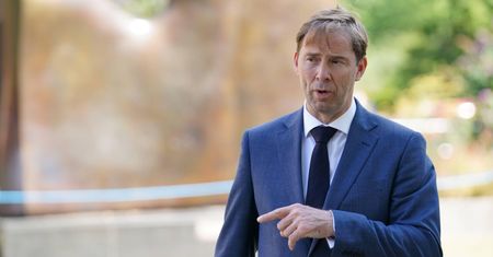 Tobias Ellwood: Nasz świat się rozpada, a my biernie się temu przyglądamy