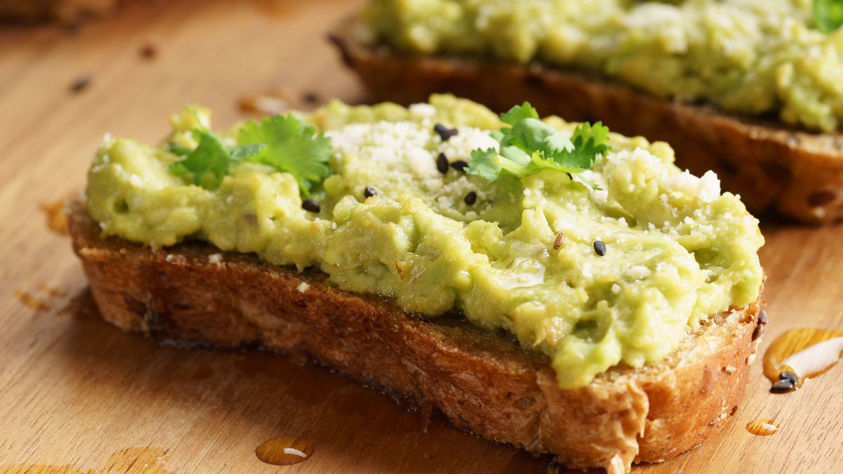 Z mięciutkiego awokado zrobisz pyszne smarowidło na kanapkę