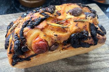 Chlebek, który podaje się na przekąskę. Przepis sięga starożytności