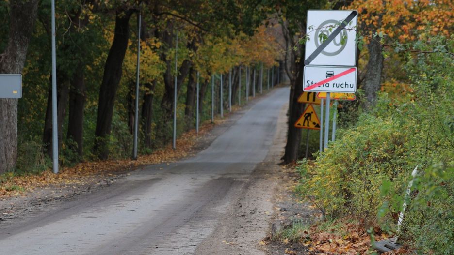 Interwencja, temat naprawy drogi pomiędzy Jamnem a Łabuszem