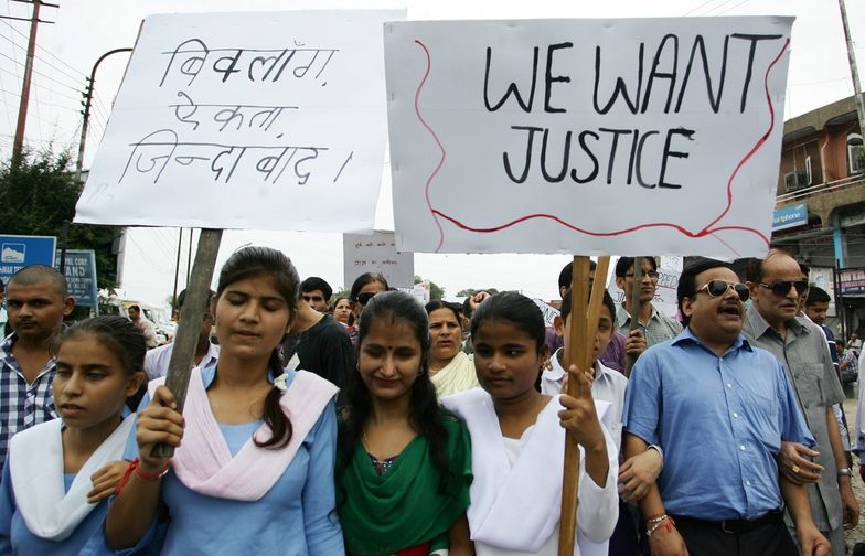 Protesty przeciwko atakom na kobiety w Indiach
