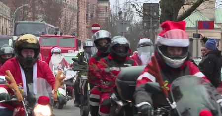 Motomikołaje odwiedzili dzieci ze szczecińskich domów dziecka. Wcześniej odbyła się parada ulicami miasta