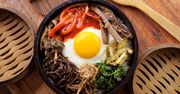 Bibimbap - przepis na ryż po koreańsku, składniki i przygotowanie