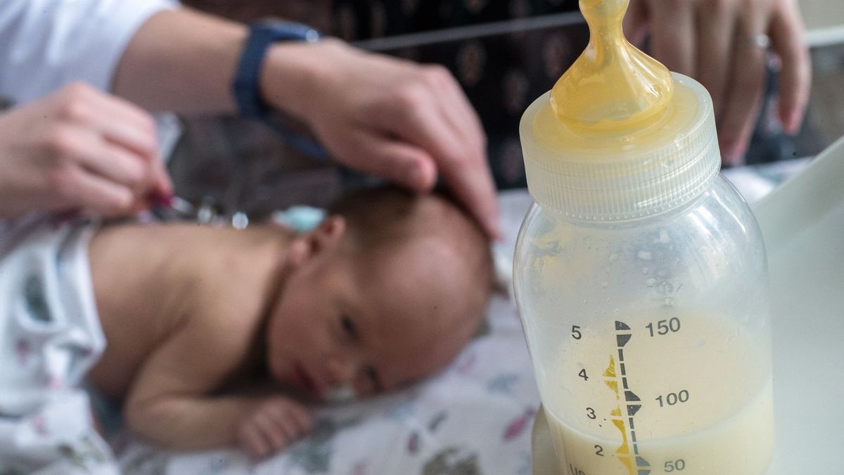 Mleko z piersi matki a koronawirus. Wyniki badań WHO i wskazania lekarza.