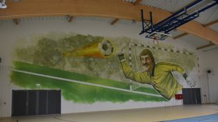 Przyborów: Huczne otwarcie hali. Przyjechali mistrzowie, m.in. Szymon Kołecki. Powstał tam duży mural Józefa Młynarczyka