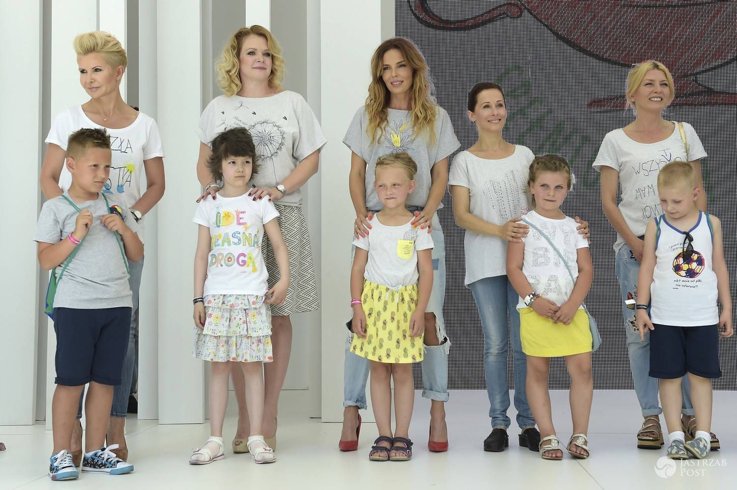 Joanna Racewicz, Daria Widawska, Agnieszka Włodarczyk, Jolanta Fraszyńska, Edyta Olszówka. Pokaz kolekcji Endo dla Fundacji Spełnionych Marzeń, Warsaw Fashion Street 2016 (fot. AKPA)