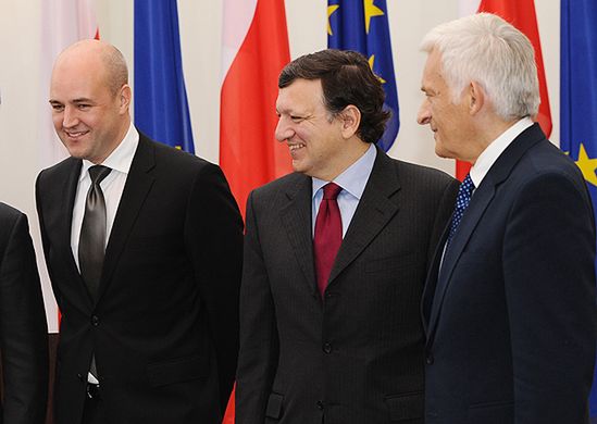 Buzek, Barroso i Reinfeldt "namówili się" na Klausa