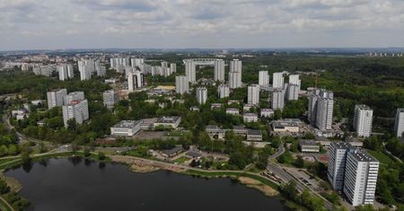 Katowice. Trakt miał łączyć osiedle, podzieliła go 500-metrowa dziura