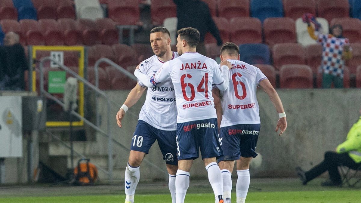 Zdjęcie okładkowe artykułu: PAP / Zbigniew Meissner / Na zdjęciu: piłkarze Górnika Zabrze