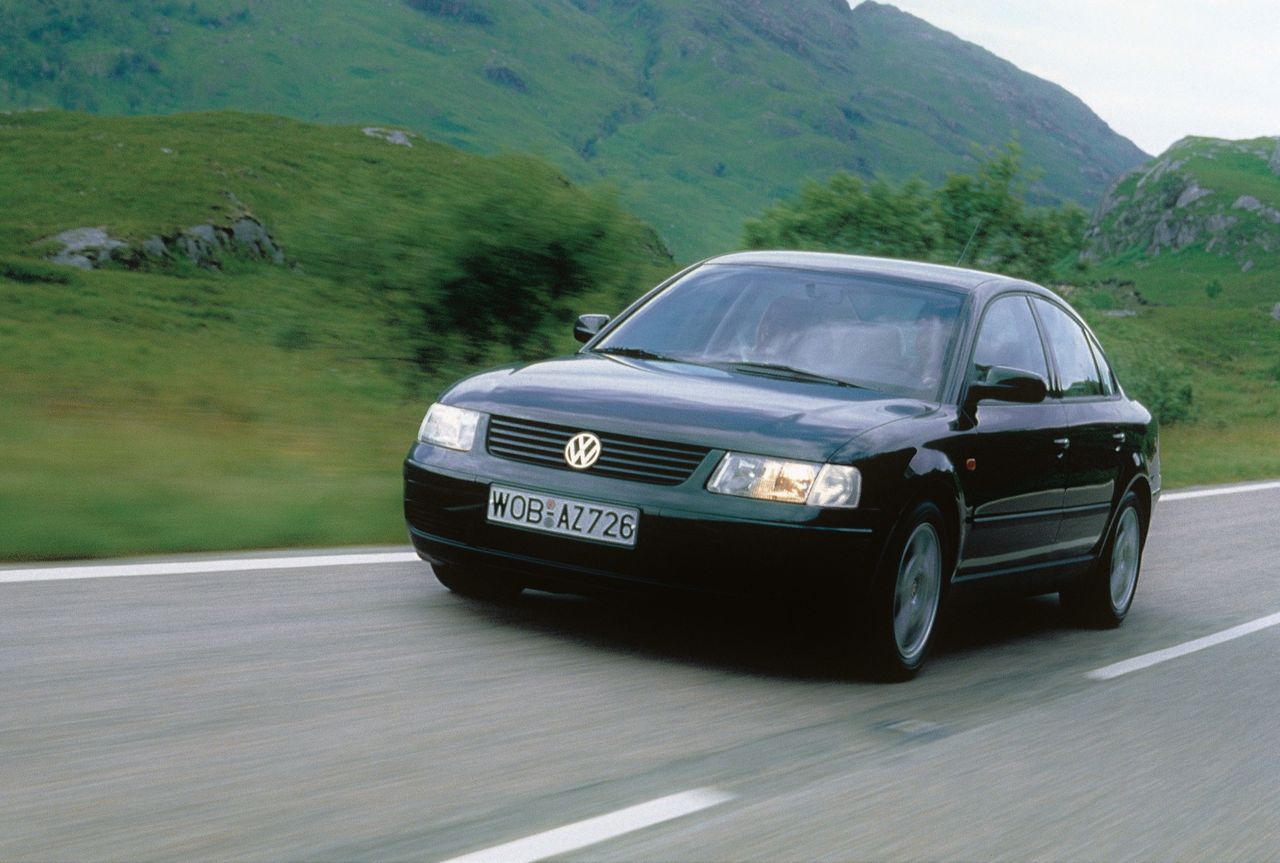 Nieśmiertelny Volkswagen Passat B5 już trochę się zestarzał, ale to wciąż popularne auto.