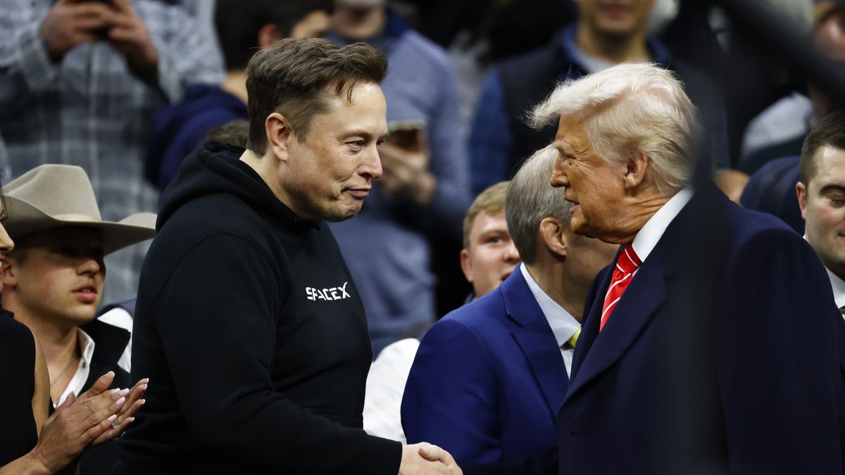 Problemy Muska. Urzędnicy Trumpa zaczynają go krytykować