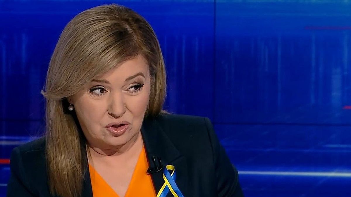 Danuta Holecka jest jedną z prowadzących główne wydania "Wiadomości" TVP