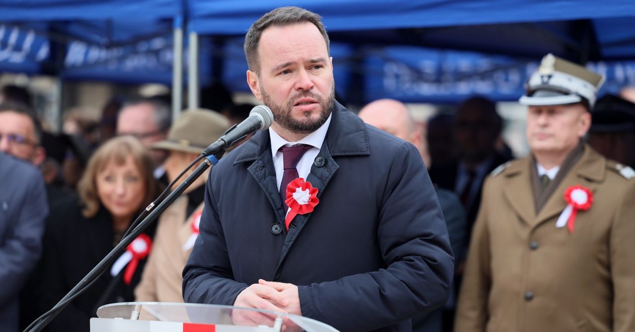 Wojewoda stanął przed sądem za zdjęcie krzyża. Dziś poznamy wyrok