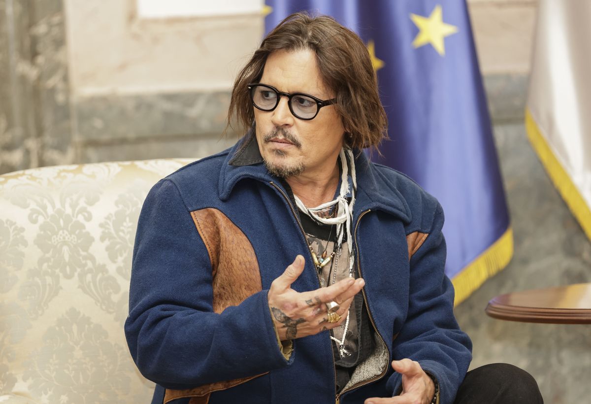 Johnny Depp miał gasić papierosy na żonie - wypływają kolejne szokujące szczegóły