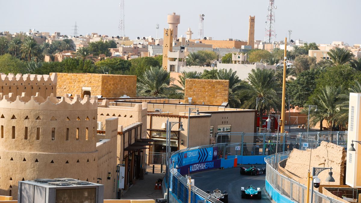 Materiały prasowe / Formuła E / Na zdjęciu: wyścig Formuły E w Rijadzie