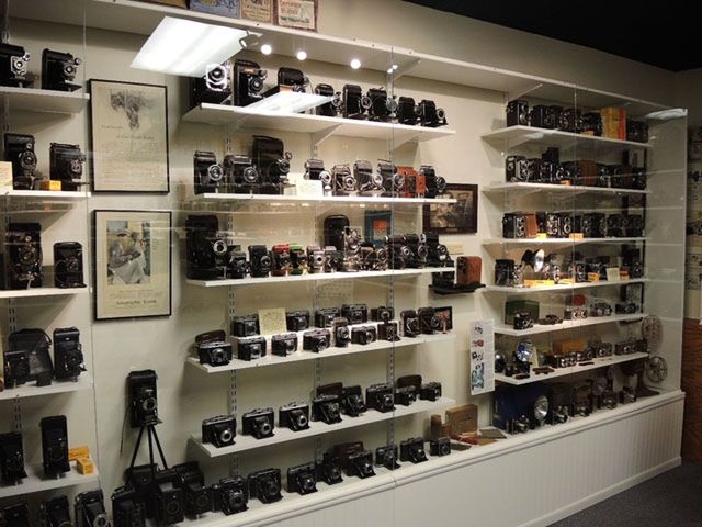 100 lat fotografii w jednym miejscu. Kolekcja 600 aparatów warta 35 tys. dolarów na sprzedaż