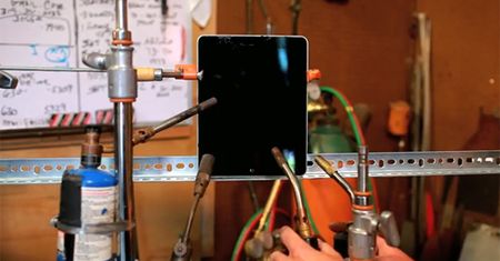 iPad spłonął w ramach protestu [wideo]