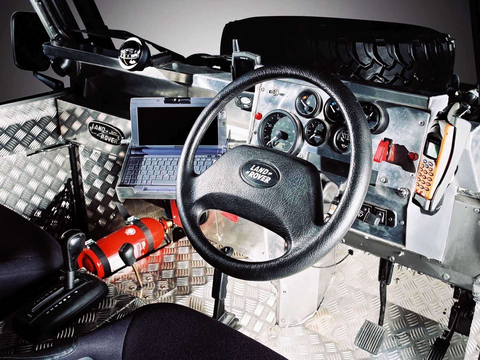 Land Rover Defender 90 Tomb Raider (2001)