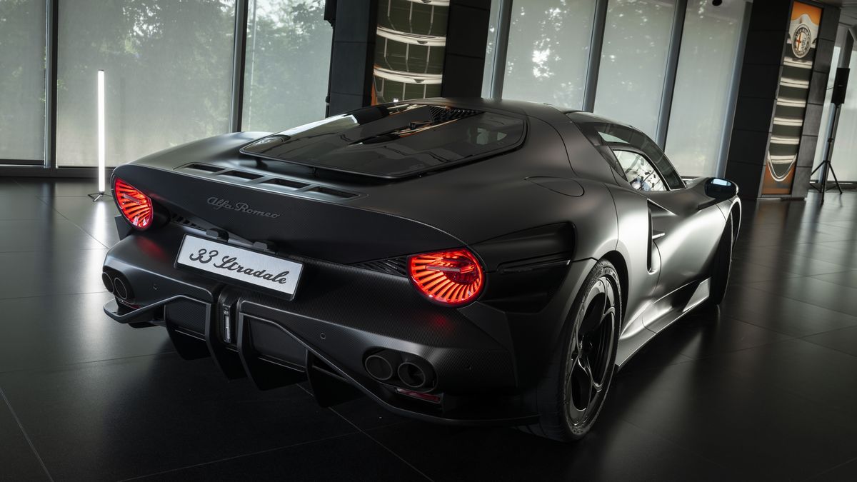 Alfa Romeo 33 Stradale Perla Nera