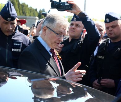 Ambasador Rosji zablokowany przez tłum protestujących